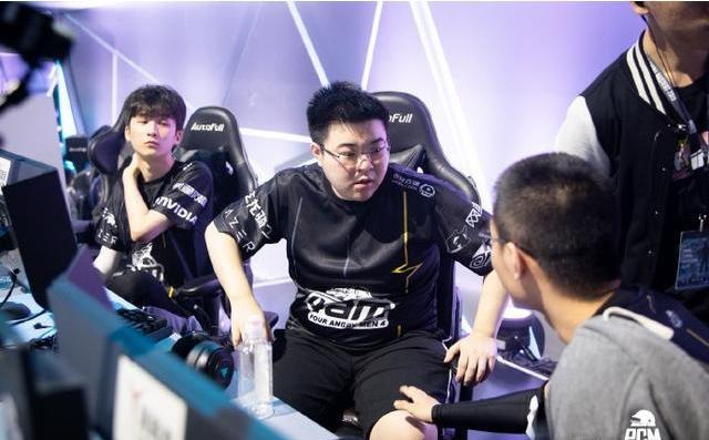 稿还是评论 稿还是评论